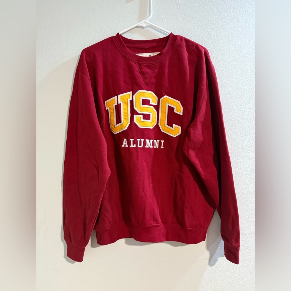 Medium sized USC Alumni Sweater